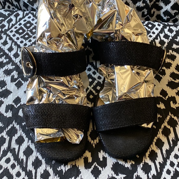Anne Klein Black Sandal with Side Buckle and iflex sole.- Size 8M. 2.5 inch heel - Picture 4 of 7